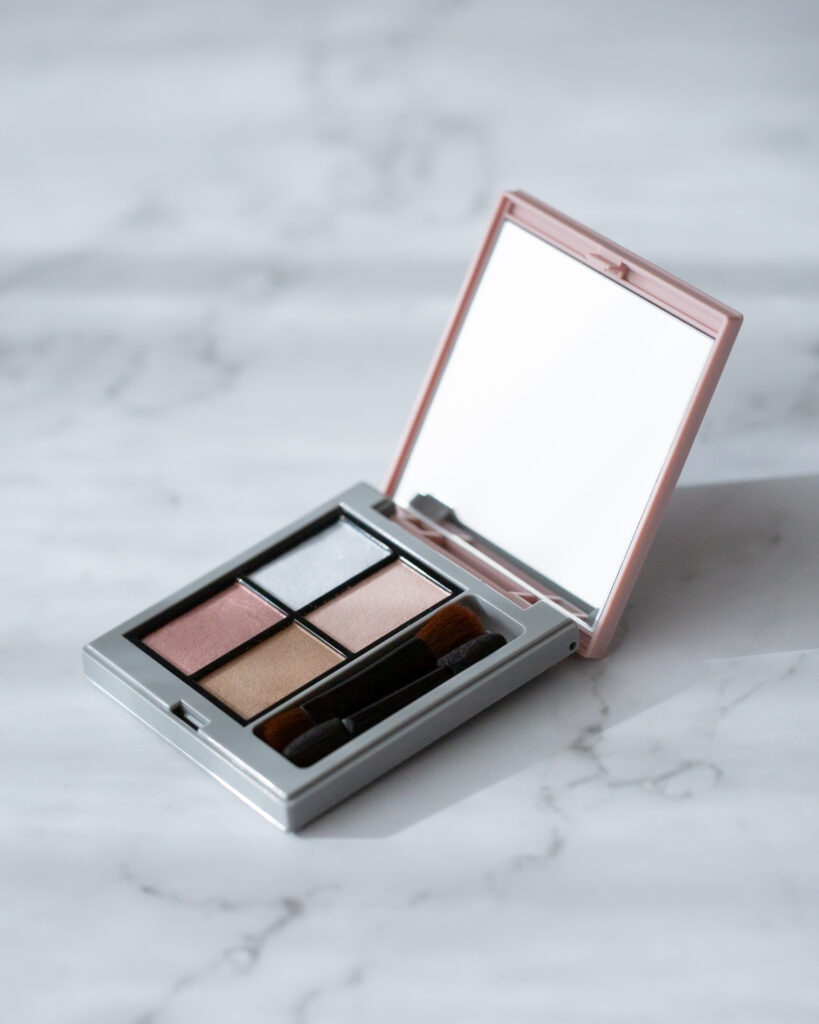 ETVOS クワイエットグラムのパレット画像（透け感のある青みカラー）